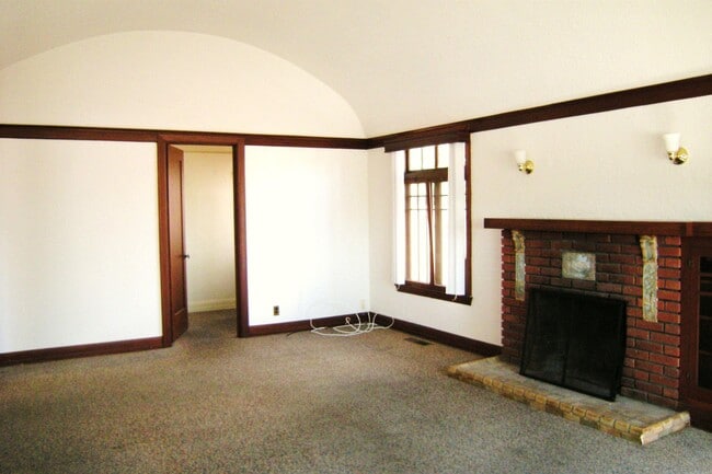 Building Photo - 3646 Crown Point Dr