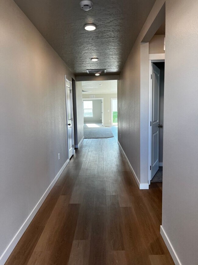 Building Photo - Never Lived in Brand New 4 bedroom 2 bathroom Home in Middleton.