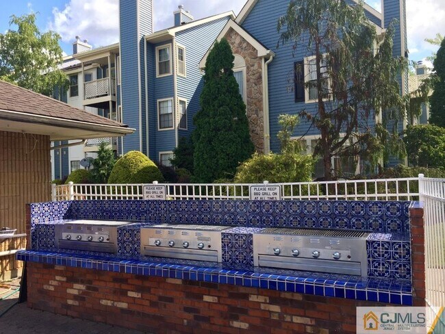 Building Photo - 117 Longfield Ct