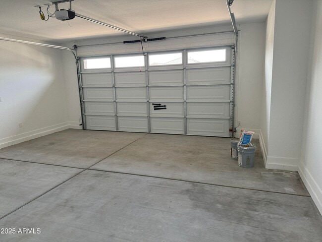 Building Photo - 40563 W Michaels Dr