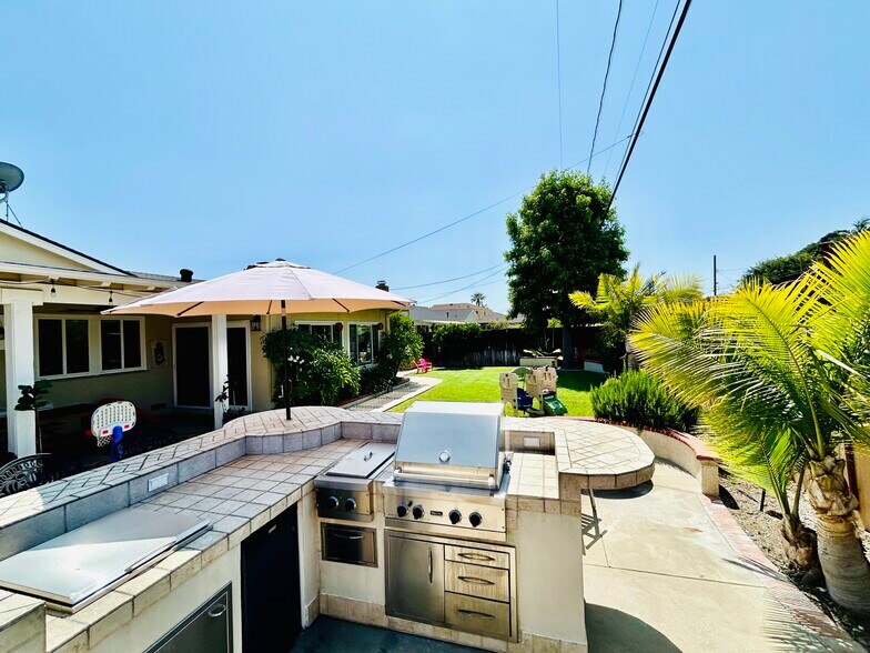 Building Photo - 18171 Beneta Way