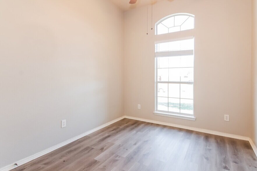 Building Photo - 133 Pinion Ln