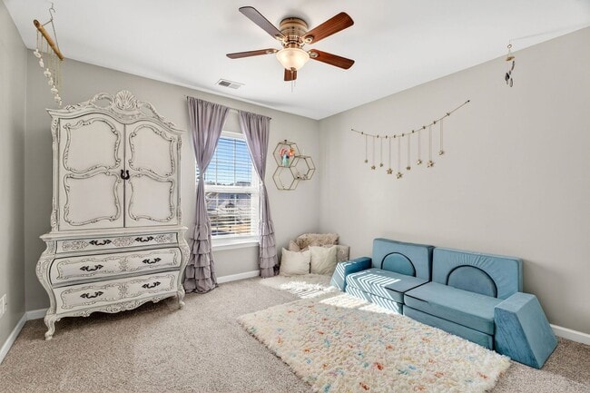 Building Photo - Experience Elevated Living on Cutleaf Drive!