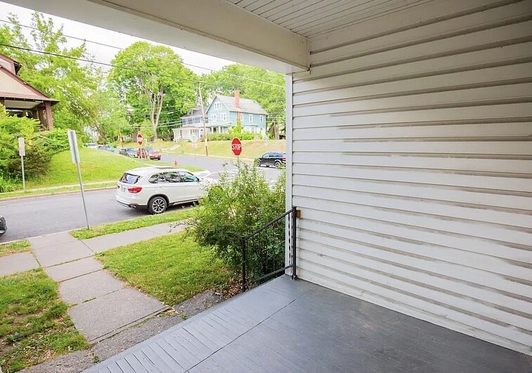 Building Photo - 576 Providence St