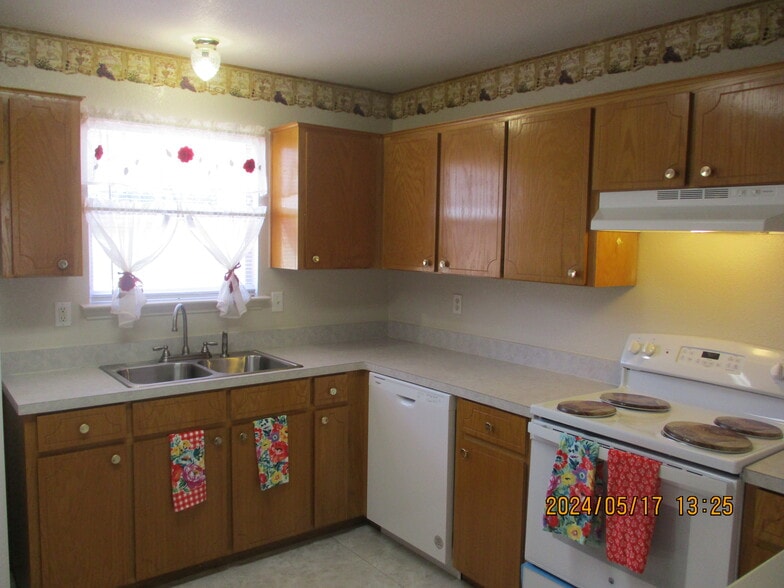 Building Photo - 130 Private Road 4806