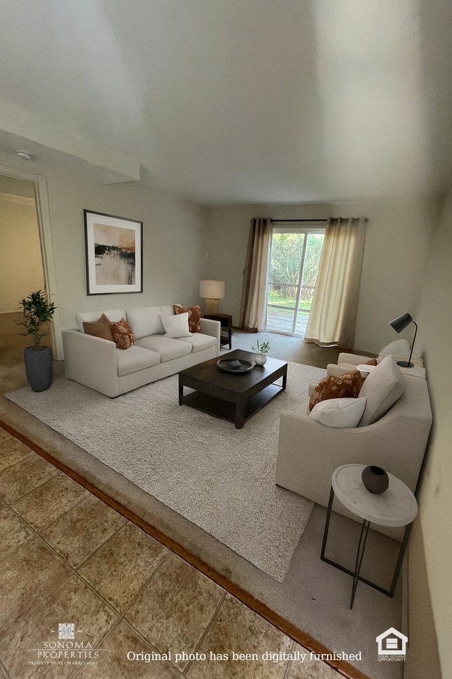 Building Photo - Spacious One Bedroom Lower Level Duplex