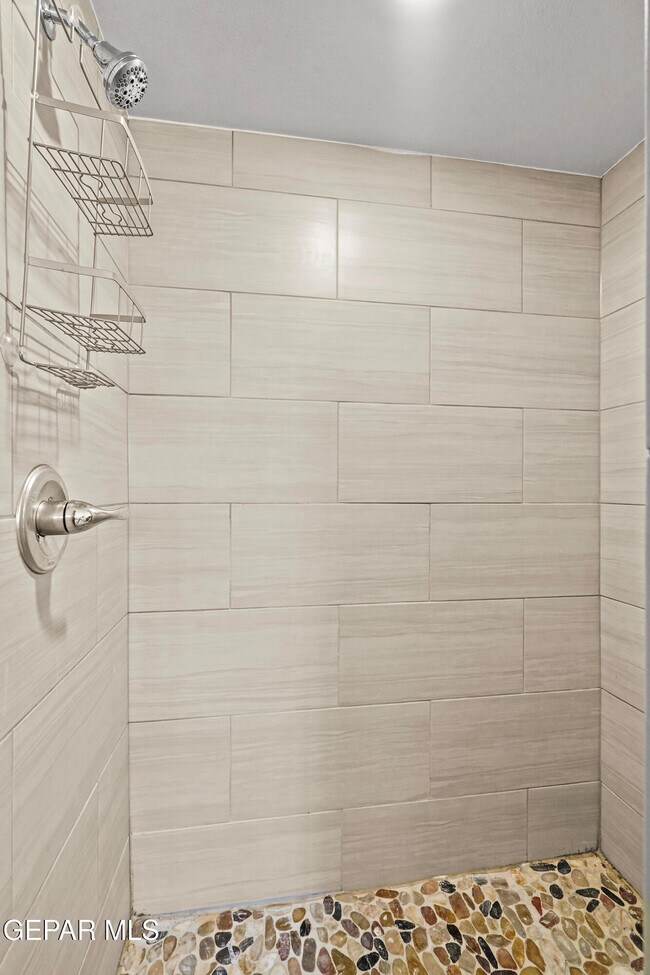 Building Photo - 14761 Mike a Mendoza Ave