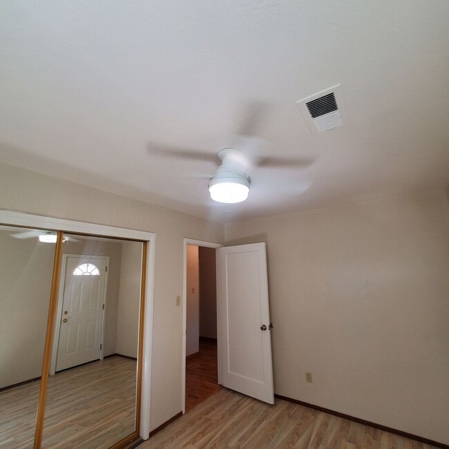 Building Photo - *MOVE IN SPECIAL* Single Story Pleasant Hi...