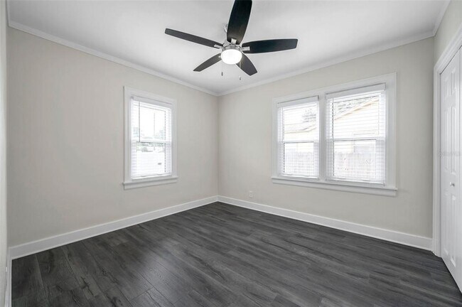 Building Photo - 4000 10th Ave N