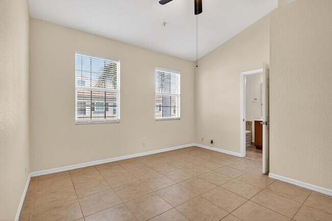 Building Photo - 115 Pond Apple Ln