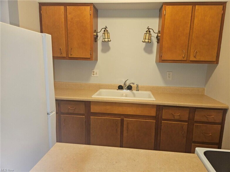 Building Photo - 7010 Carriage Hill Dr