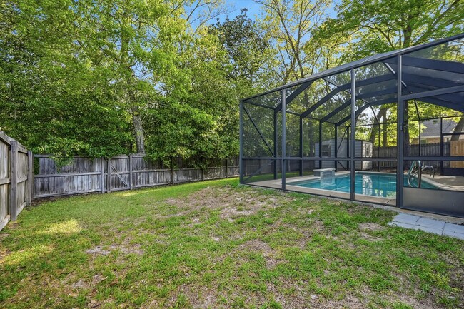 Building Photo - 1705 19th St