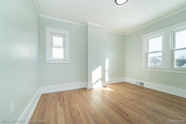 Building Photo - 3266 Collingwood St