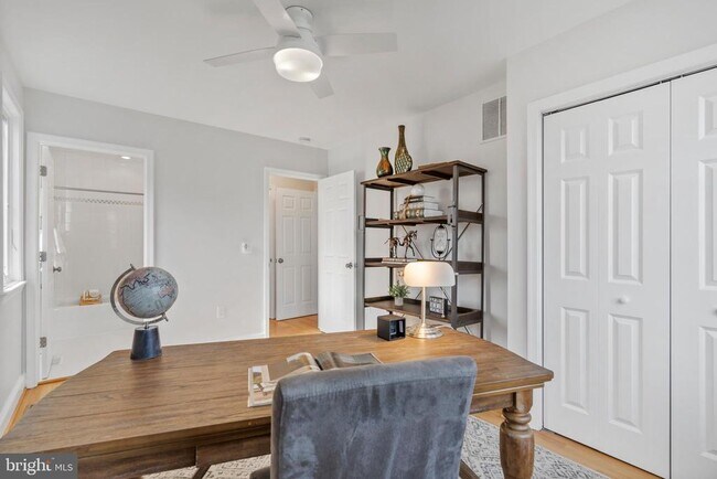 Building Photo - 2426 N Powhatan St