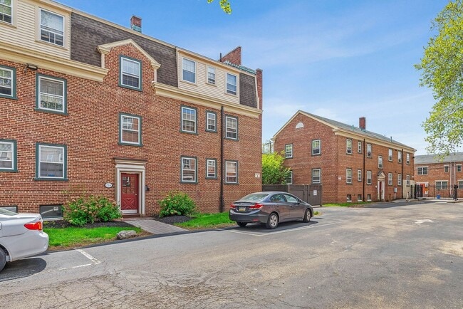 Building Photo - 734 North Terrace