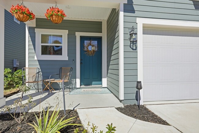 Building Photo - 184 Dahlia Falls Dr