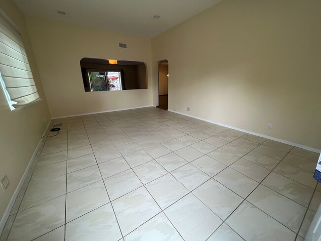 Building Photo - SILVER SPUR EXECUTED FAMILY HOME