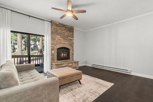 Building Photo - Remodeled One bedroom Woodstock Unit
