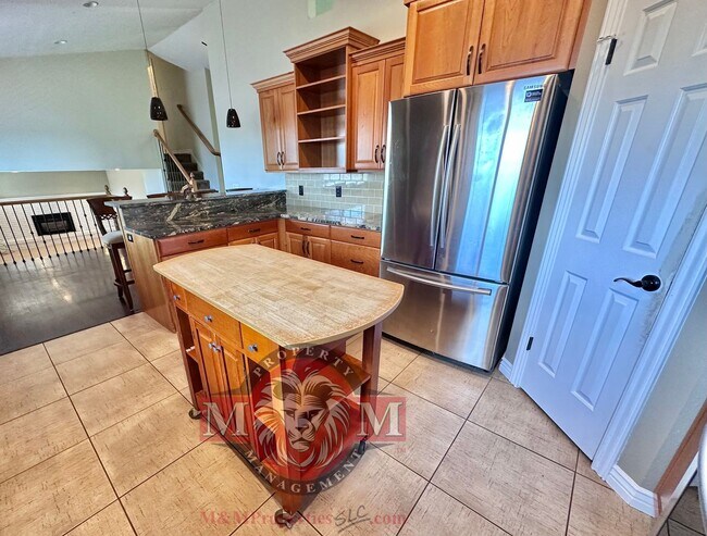 Building Photo - 4 Bed 3.5 Bath Beautiful Home In Sandy