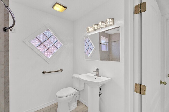 Building Photo - 3 Bed 3 Bath Home in the Laredo's Northside Primavera Subdivision! Available Now!