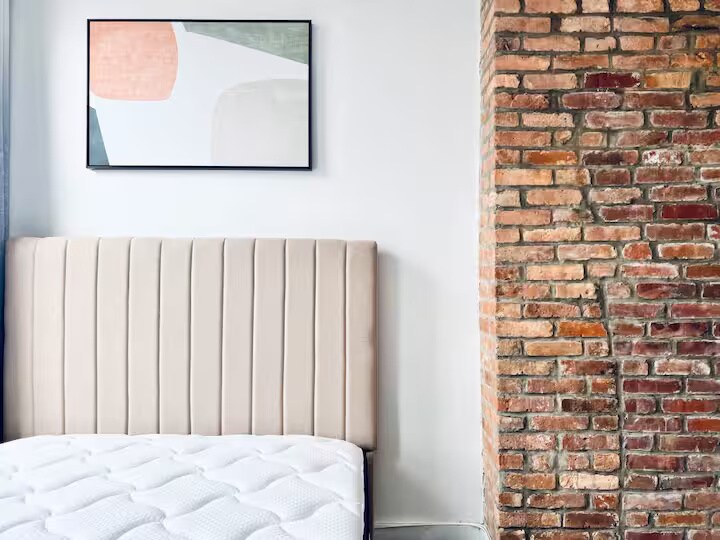 Building Photo - Furnished room/NOT APARTMENT