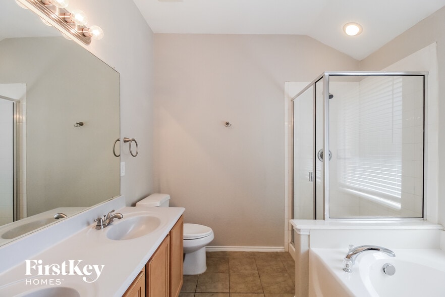 Building Photo - 1450 Waldrop Dr