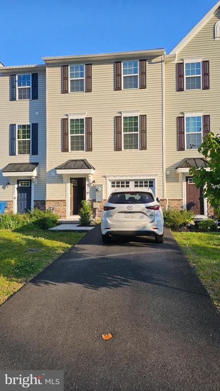 Building Photo - 2055 Rivers Dr