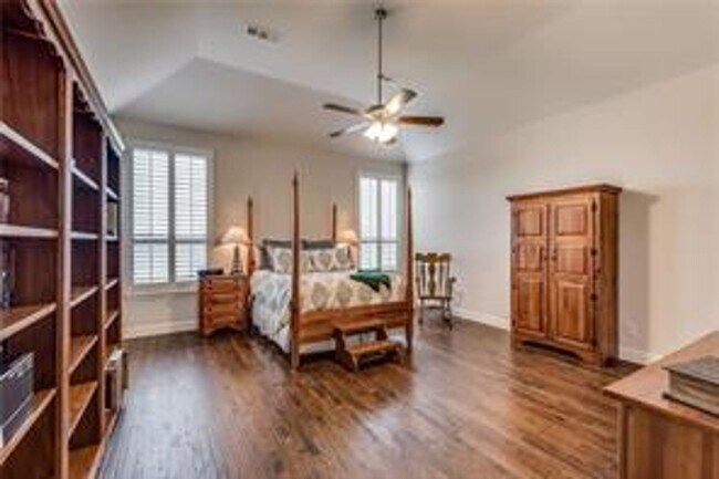 Building Photo - Another chance to own this warm and inviti...