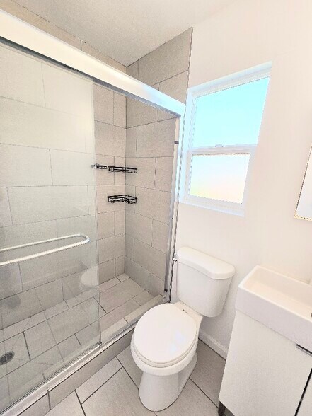 Building Photo - 3121 Larga Ave