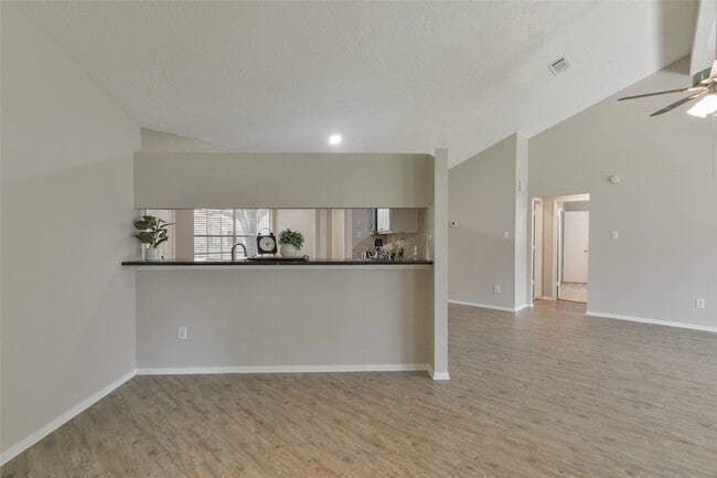 Building Photo - 7211 Fuchsia Ln