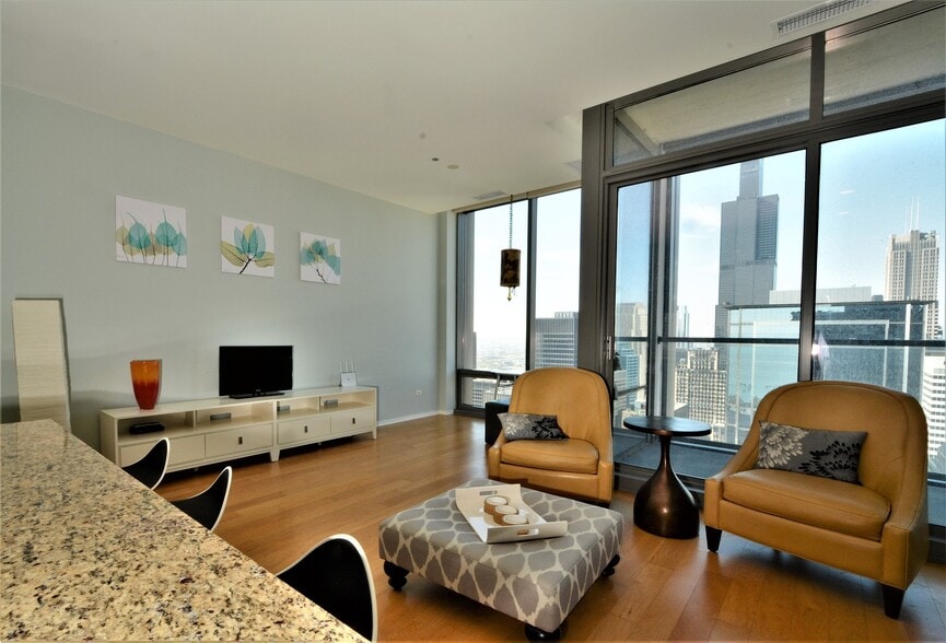 Building Photo - 65 E Monroe St