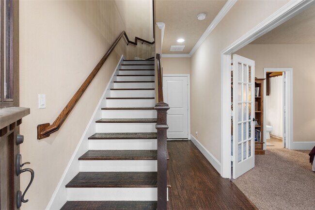 Building Photo - 1045 W 22nd St