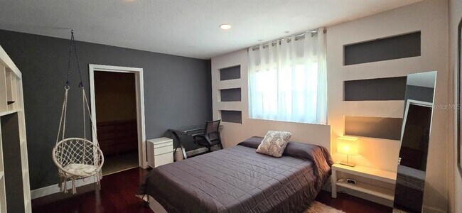 Building Photo - 2115 Alvarado Ln