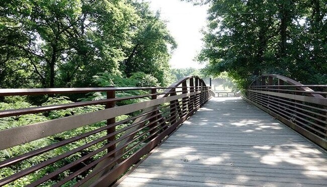 Building Photo - Spotless 3BR/2.5BA townhome minutes from West End, Downtown Nashville!