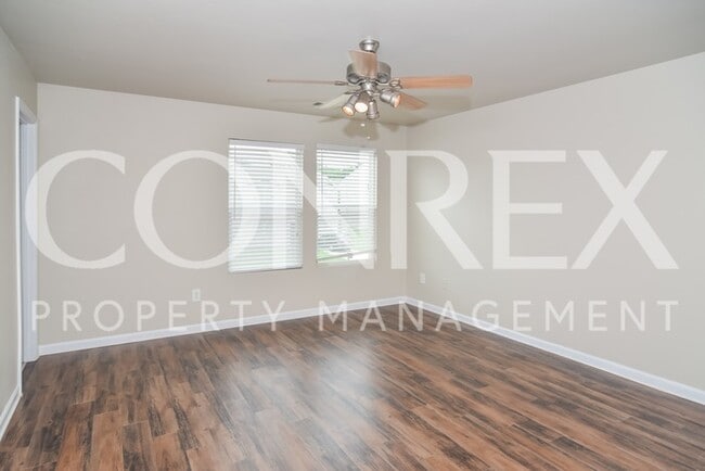 Building Photo - Spacious Two Story Home