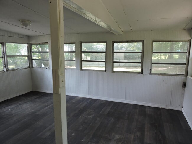 Building Photo - 123 Short Ave