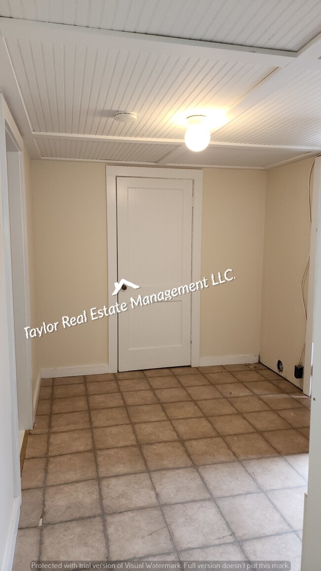 Building Photo - 714 Howell St