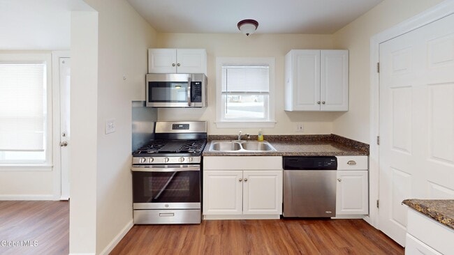 Building Photo - 18 Whitney Rd