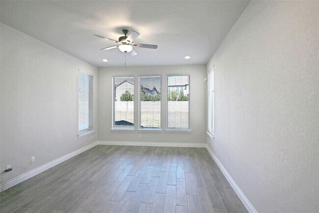 Building Photo - 588 Vale Ct
