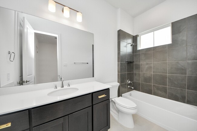 Building Photo - 10235 Forest Lake Dr