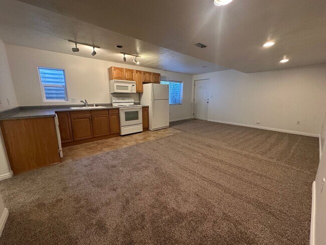 Building Photo - Freshly Painted, New Carpet Throughout - Home For Rent In Springville!!!