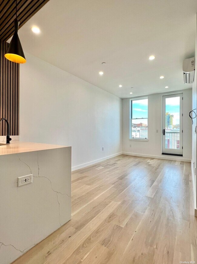 Building Photo - 383 Bleecker St