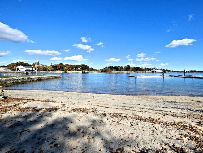 Building Photo - 490 Bleeker Ave