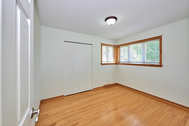 Building Photo - 8418 W Crain St