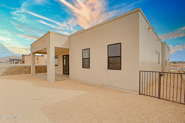 Building Photo - 921 Ada Ln