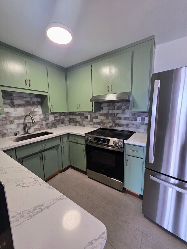 Building Photo - Super Spacious 1 Bedroom- Views of the Cit...