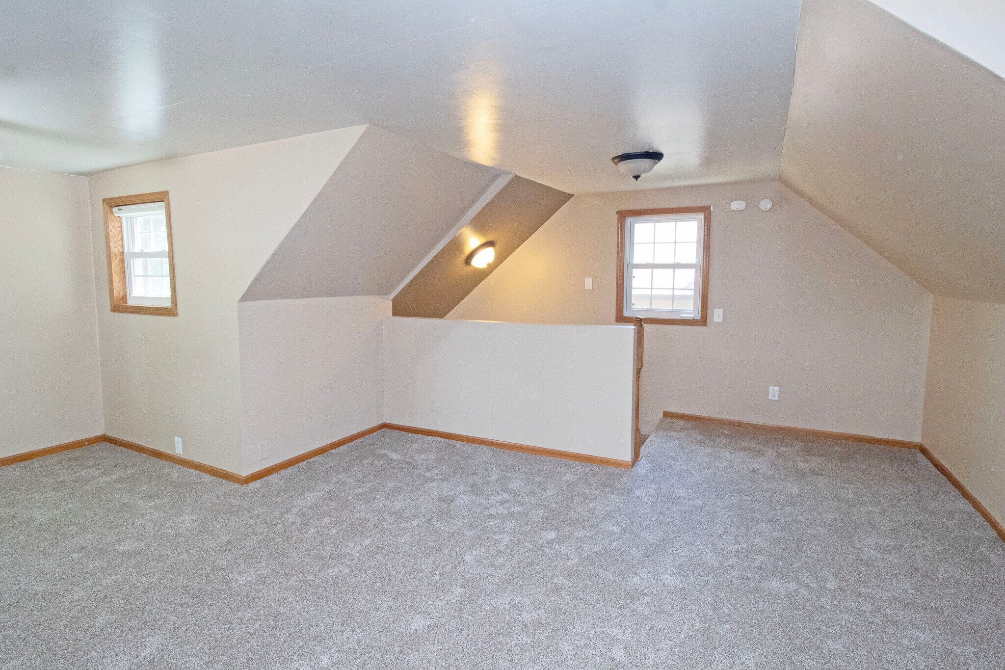 Building Photo - 321 2nd Ave NE