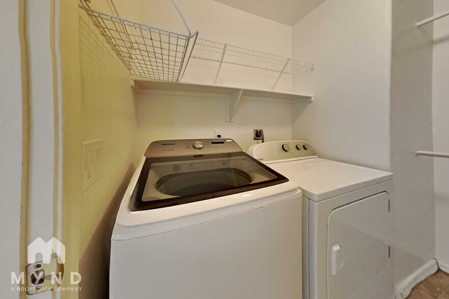 Building Photo - 3310 W Tina Ln