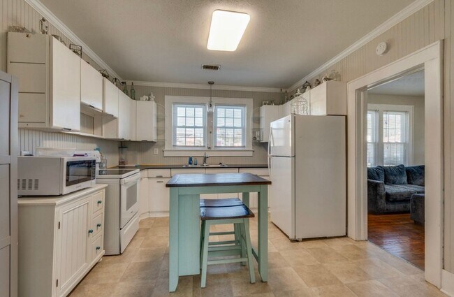 Building Photo - Charming updated Home 3bd/1ba   Kingsport TN