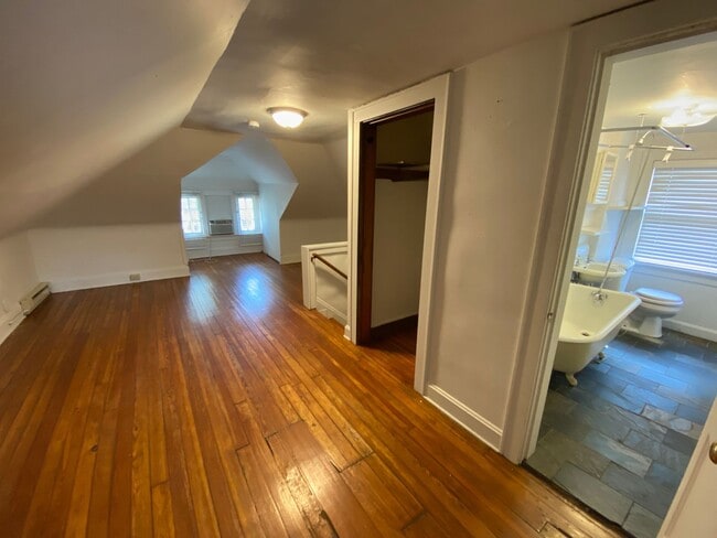 Building Photo - 221 E 16th Ave
